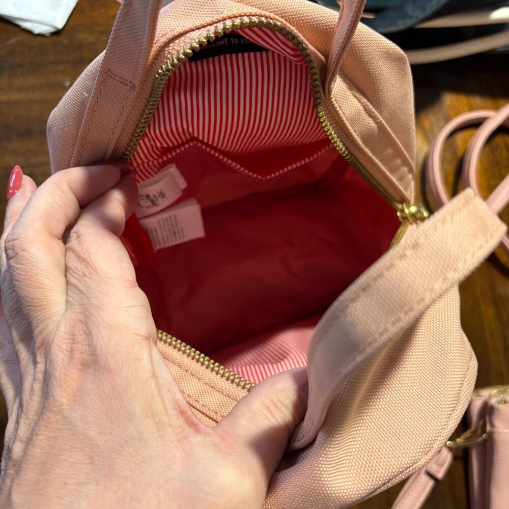 Herschel Mini back pack - Picture 2 of 3